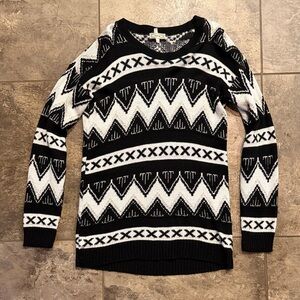 Kirra Black and White Geometric Women's Sweater